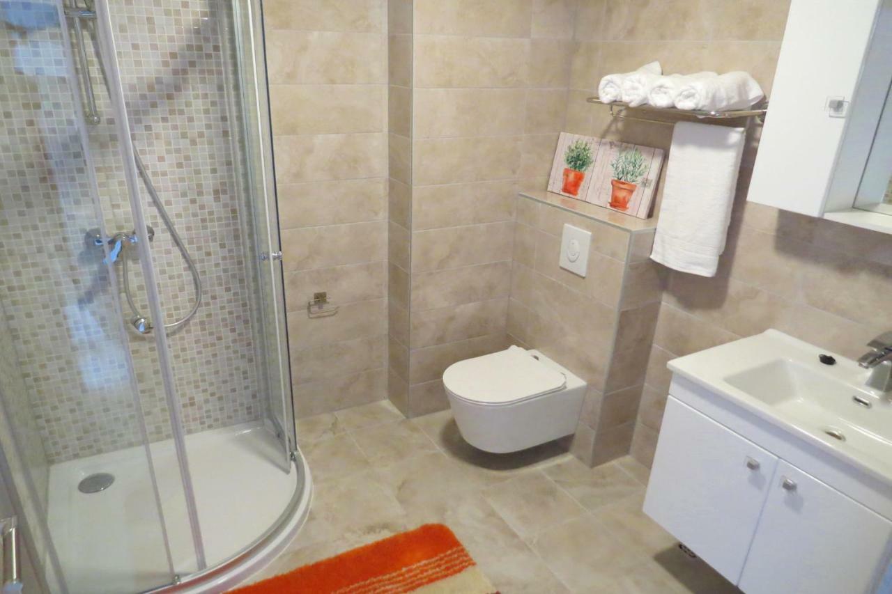 Apartments Medvidovic Baška Voda Eksteriør bilde